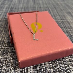 5/$20❤️ L necklace new with box